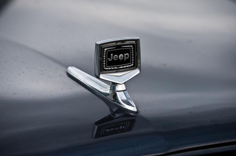  Jeep Grand Wagoneer 1990 года  (фото 16 из 21)